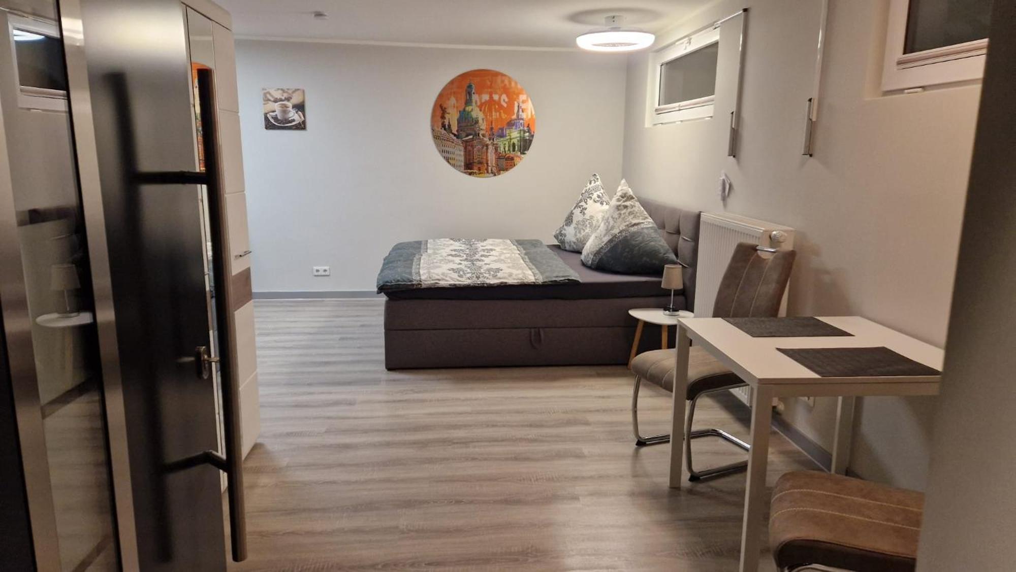 Ferienwohnung Oder Studio Dresden-Neustadt Inkl Parkplatz Mit Balkon Oder Terrasse الغرفة الصورة